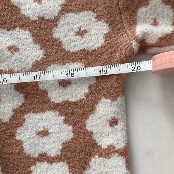 Neutral Floral Print Long Sleeve Knit Pullover Sweater, Soft, Cozy, Lounge, M - Picture 9 of 10